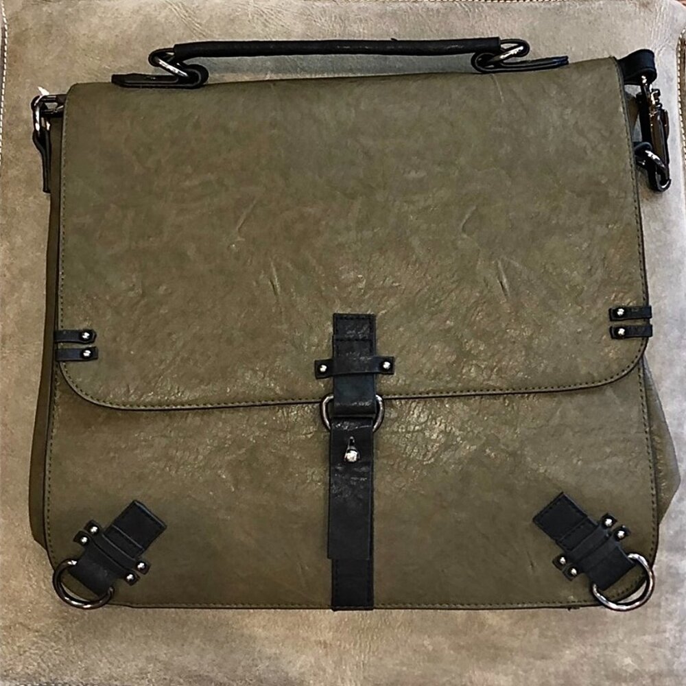 Free People (Simply Vegan) Green Vegan Leather Small Crossbody/Messenger Bag
